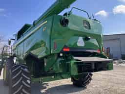 2025 John Deere S7 700 Image