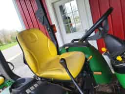 2007 John Deere 3320 Image