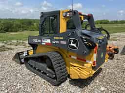 2022 John Deere 325G Image