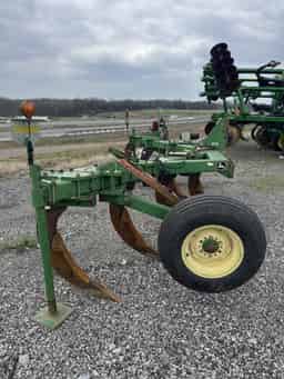 2002 John Deere 915 Image