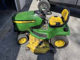 2011 John Deere X320 Image