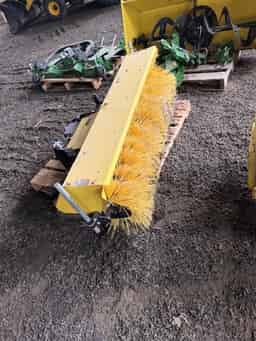 2016 John Deere 52″ BROOM Image