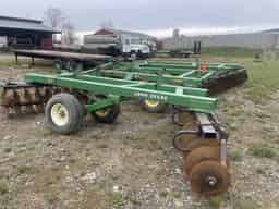 2000 John Deere 637 Image