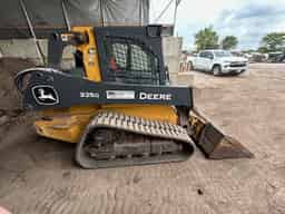 2022 John Deere 325G Image
