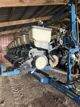 2002 Kinze 3500 Image