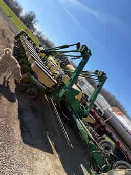 1998 John Deere 1770 Image