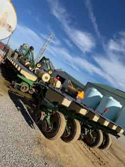 1998 John Deere 1770 Image