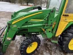 2005 John Deere 790 Image