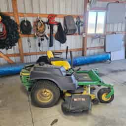 2014 John Deere Z425 Image