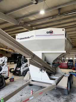 2010 Unverferth 3750 Image