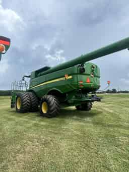 2014 John Deere S680 Image