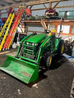 2006 John Deere 3320 Image