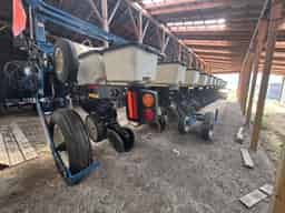 2002 Kinze 3600 Image