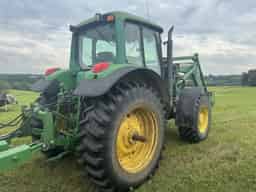 2004 John Deere 7420 Image