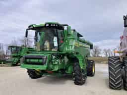 2025 John Deere S7 700 Image