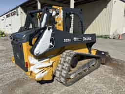 2022 John Deere 325G Image