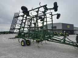 2004 John Deere 2210 Image