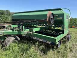 2001 John Deere 1560 Image