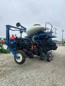 2021 Kinze 3665 Image