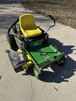2017 John Deere Z335E Image