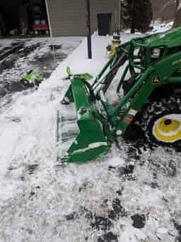2019 John Deere 2025R Image