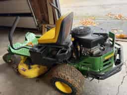2016 John Deere Z335E Image
