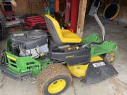 2016 John Deere Z335E Image