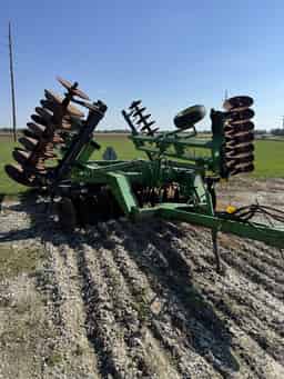 1989 John Deere 630 Image