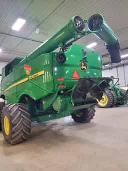 2017 John Deere S680 Image