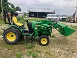 2015 John Deere 2032R Image