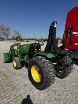 2015 John Deere 2032R Image