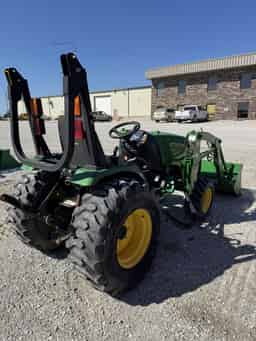 2015 John Deere 2032R Image
