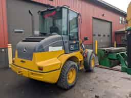 2010 John Deere 244J Image