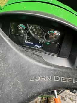 2018 John Deere 2032R Image