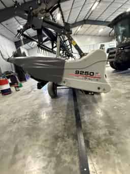 2013 Gleaner 9250-35 Image