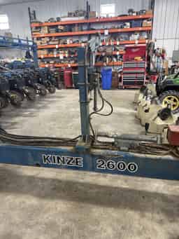 1994 Kinze 2600 Image