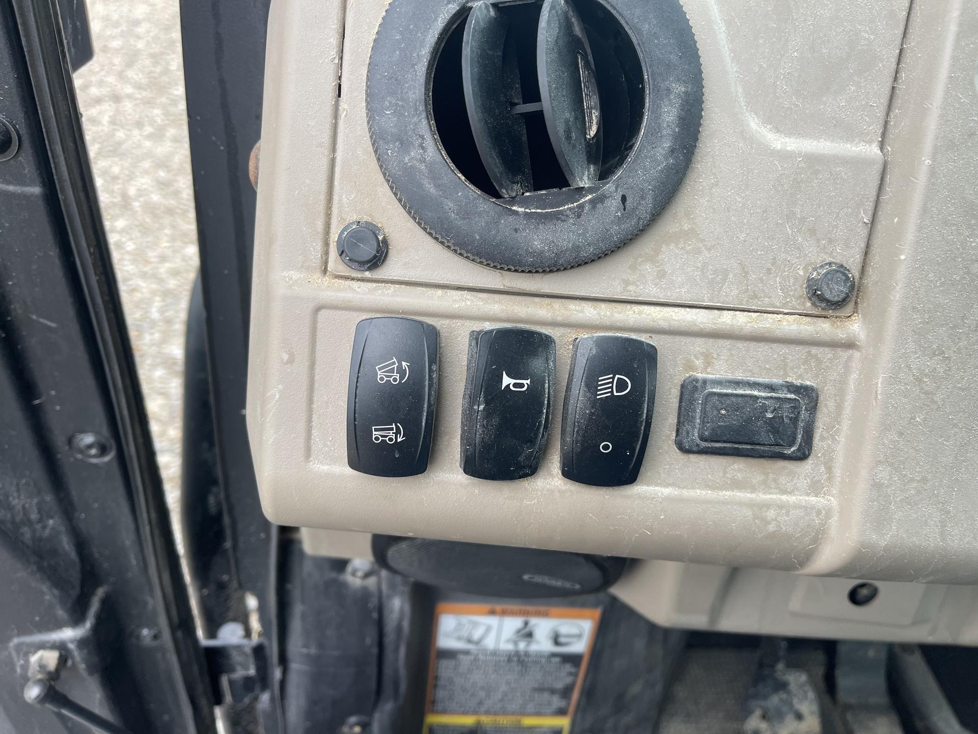 2021 John Deere XUV 835R Image