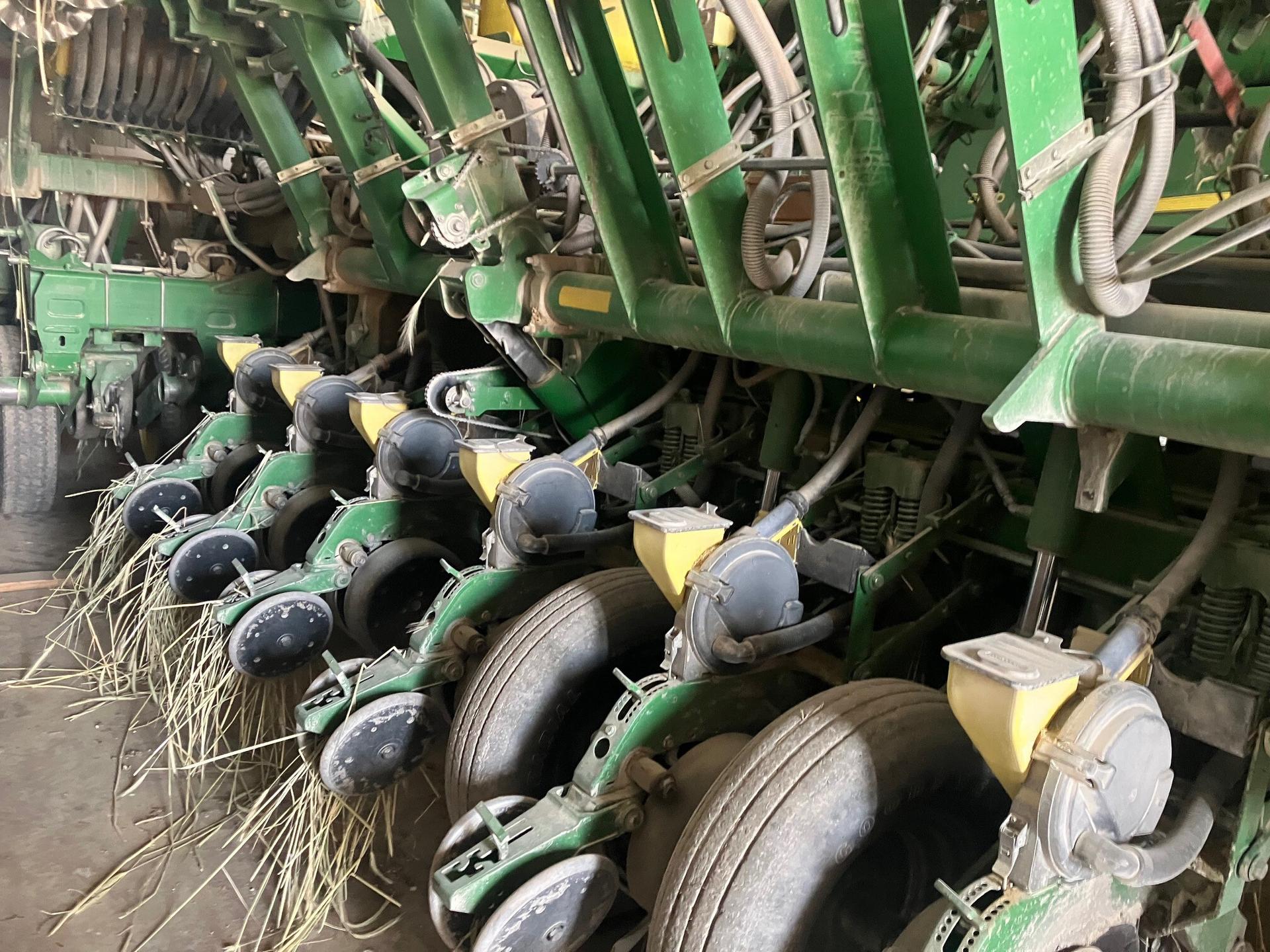 2003 John Deere 1790 Image