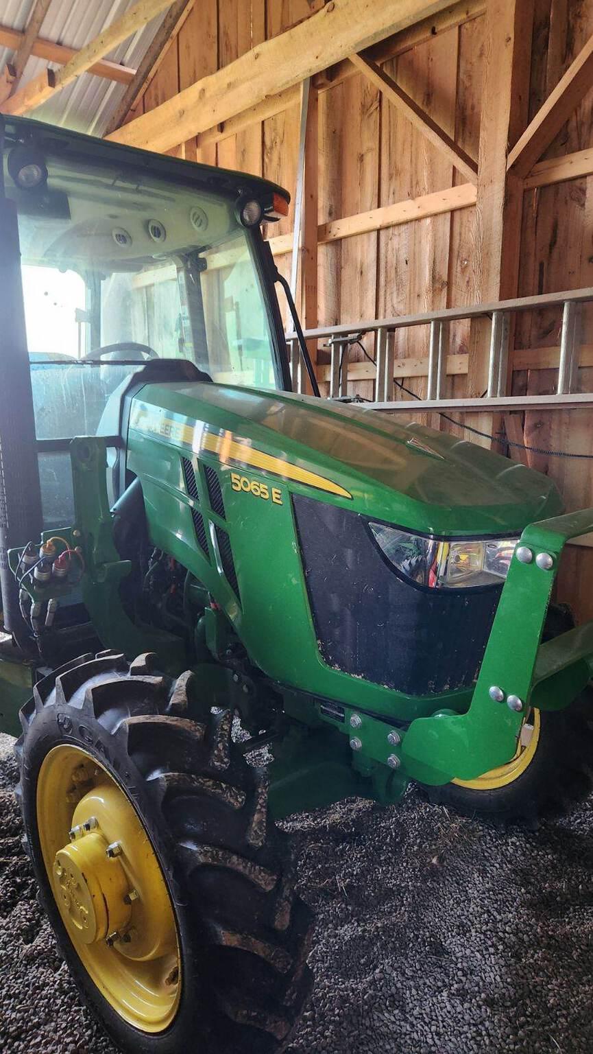 2021 John Deere 5065E Image