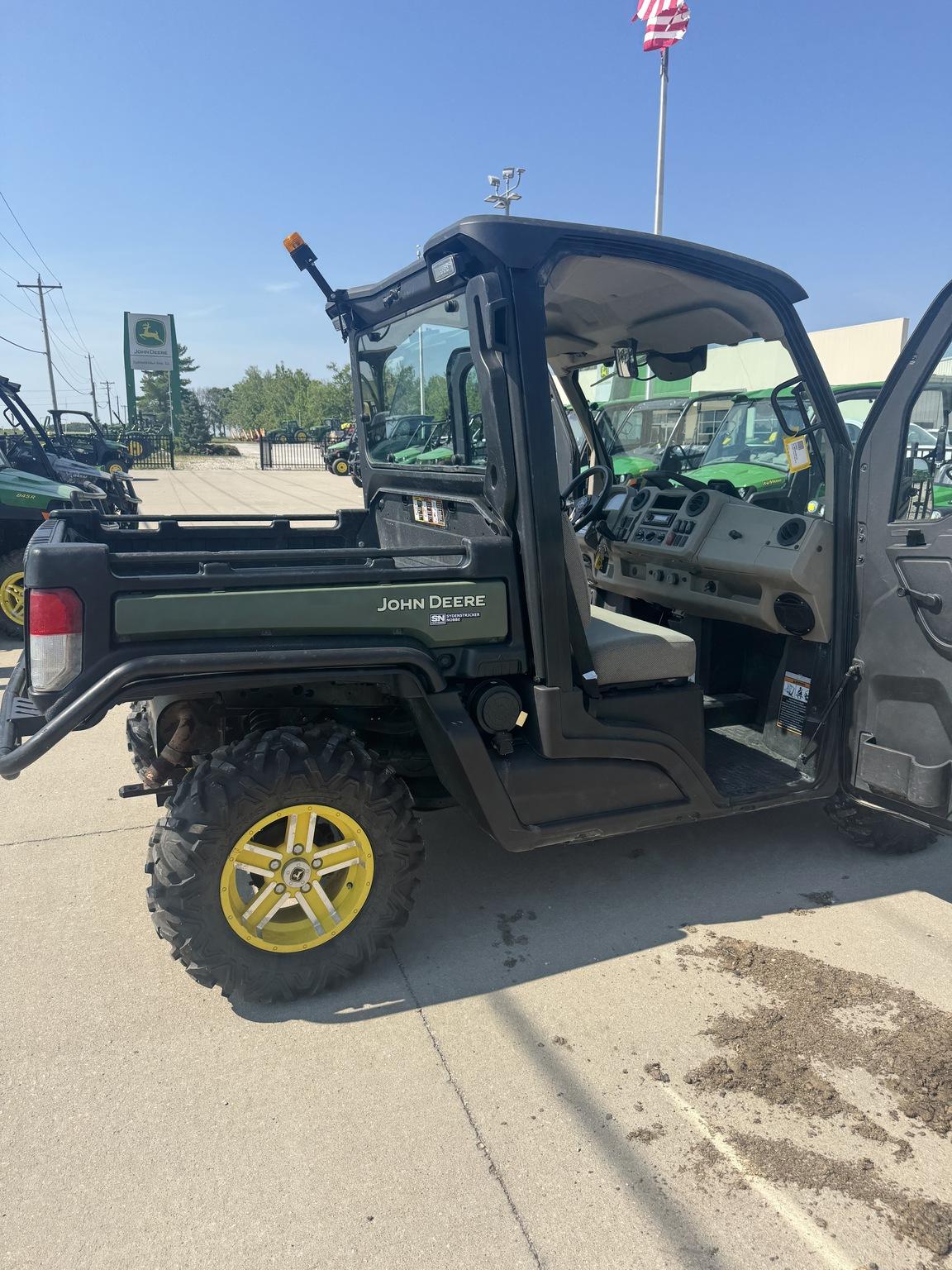 2024 John Deere XUV 835R Image