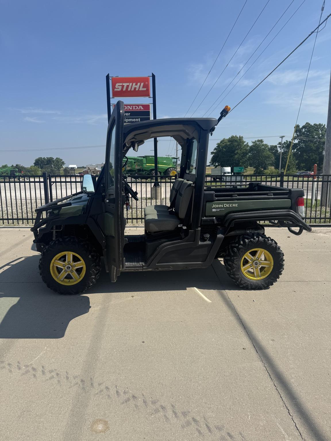 2024 John Deere XUV 835R Image