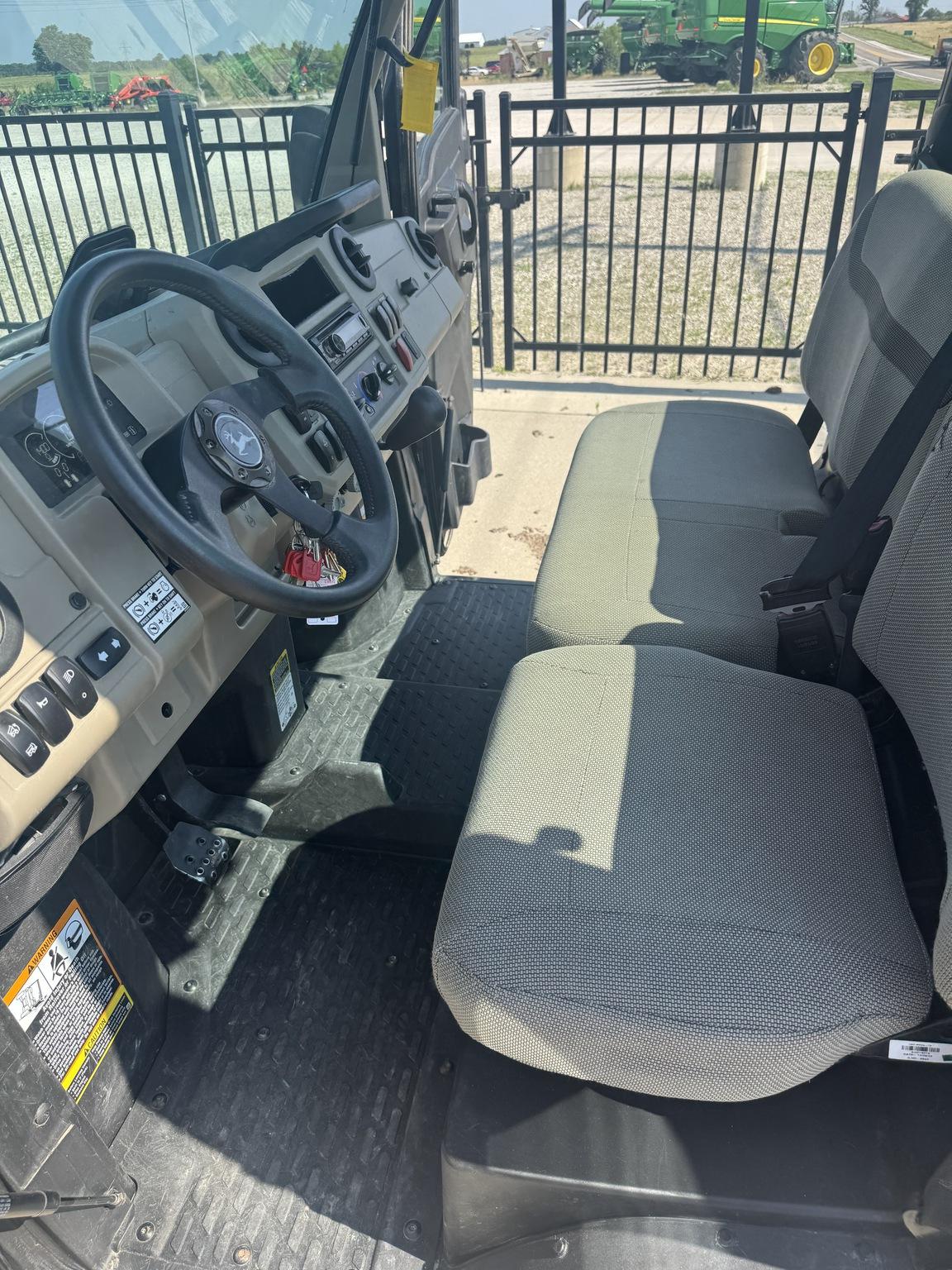 2024 John Deere XUV 835R Image