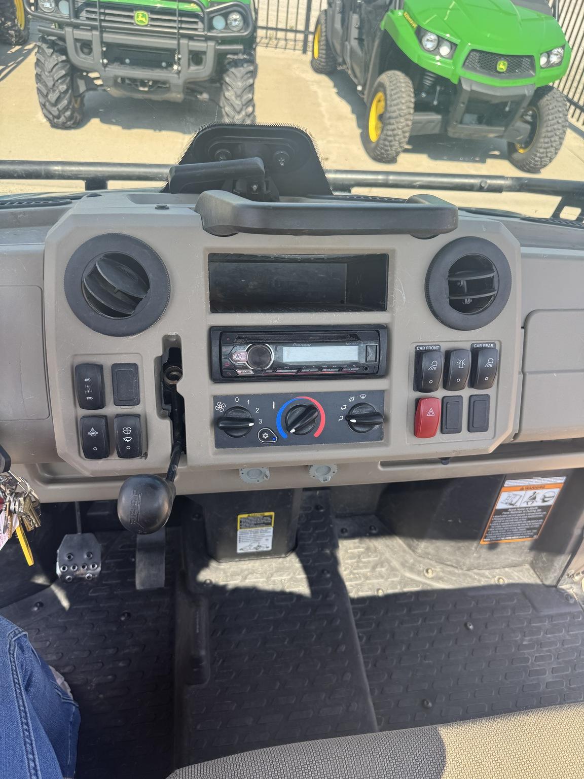2024 John Deere XUV 835R Image