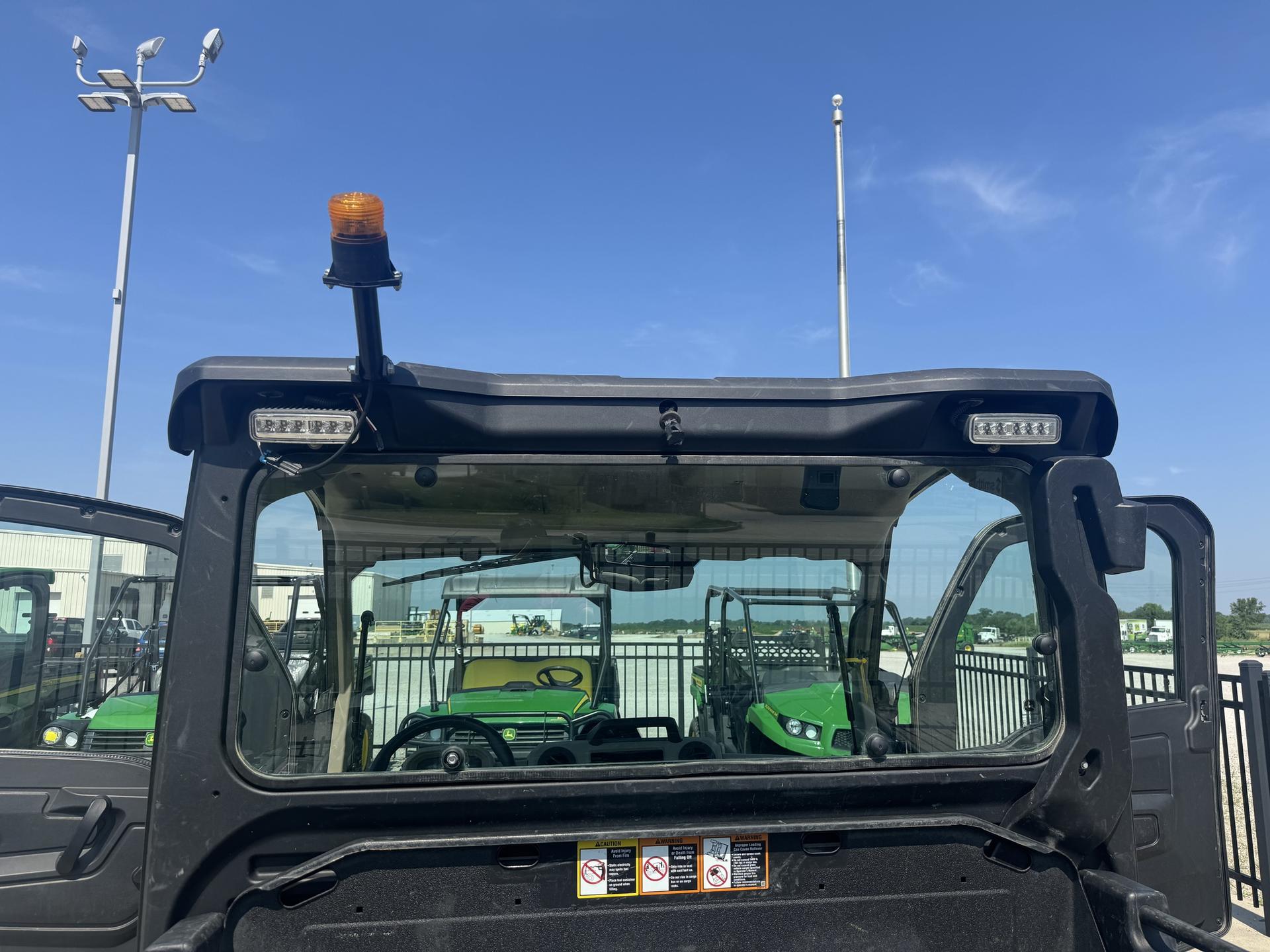 2024 John Deere XUV 835R Image