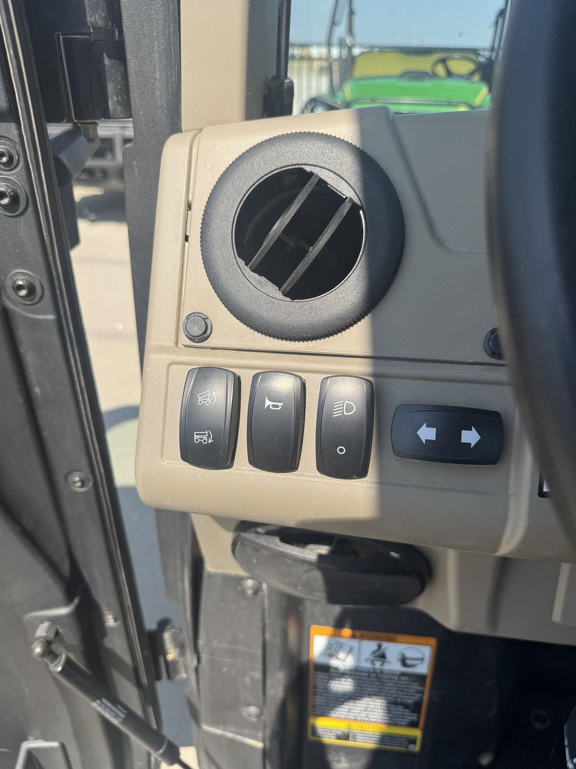 2024 John Deere XUV 835R Image
