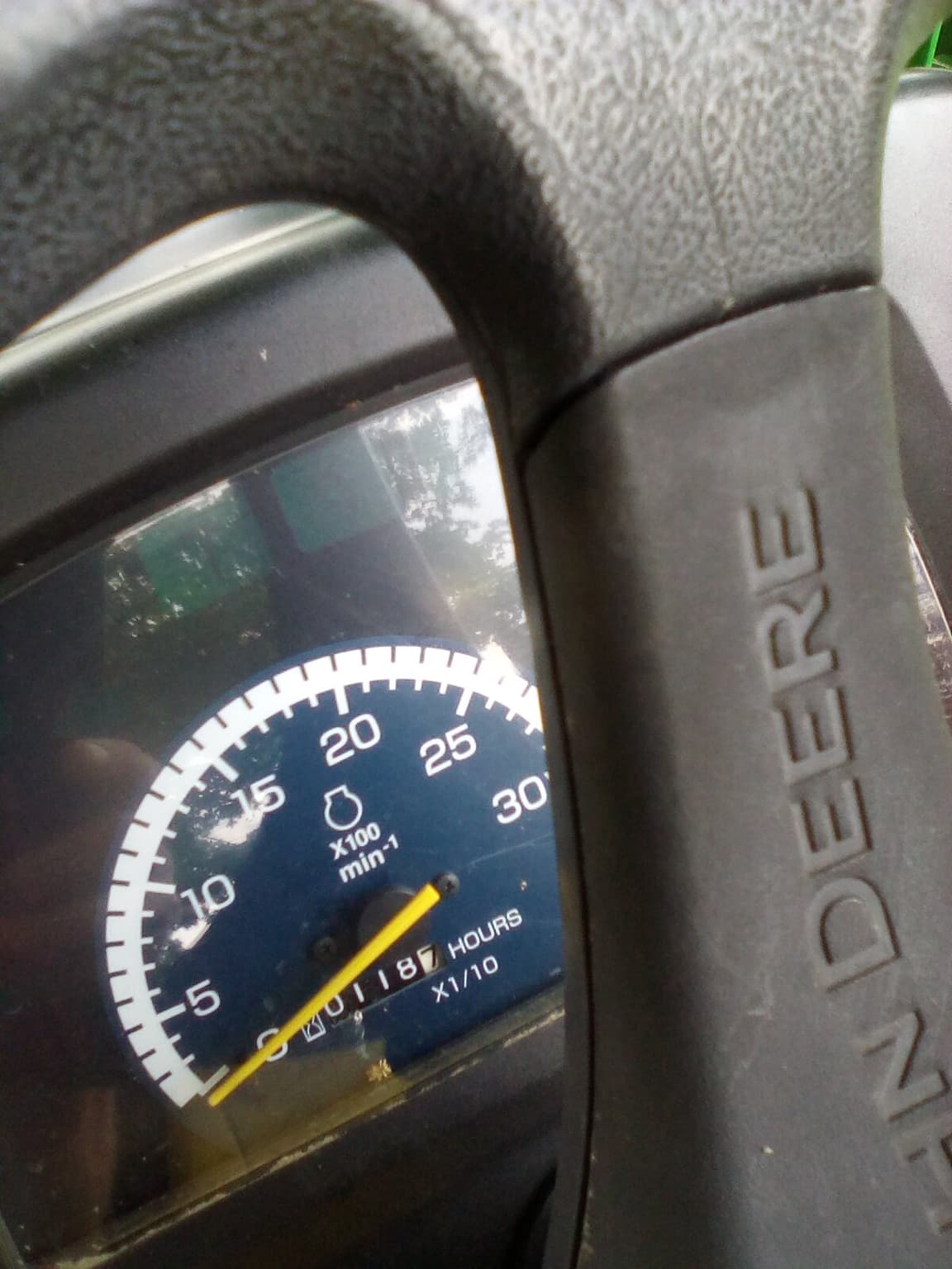 2015 John Deere 2025R Image