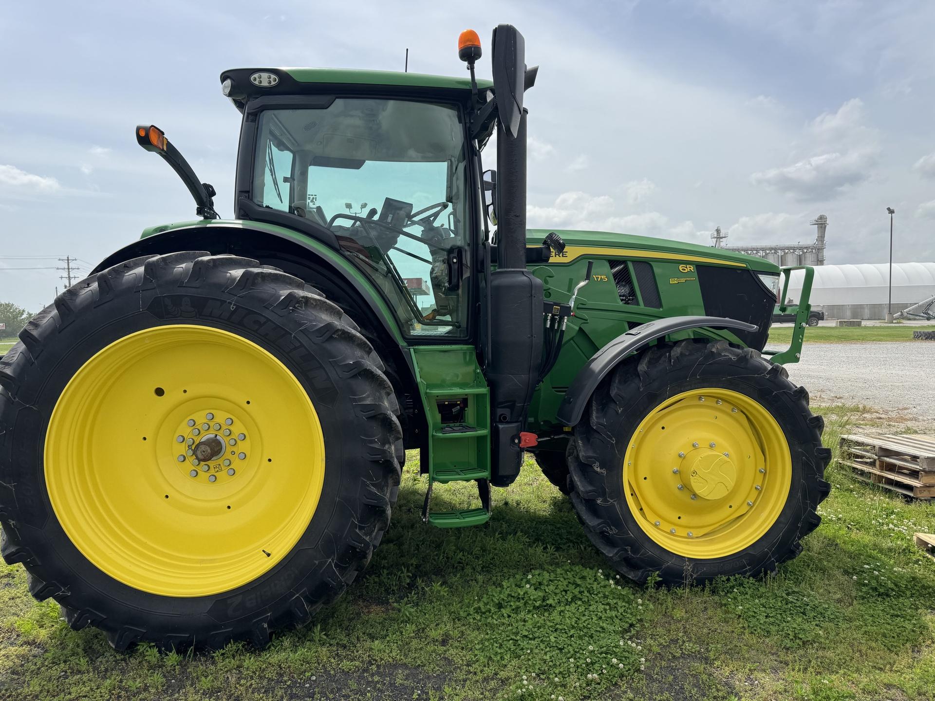 2024 John Deere 6R 175 Image