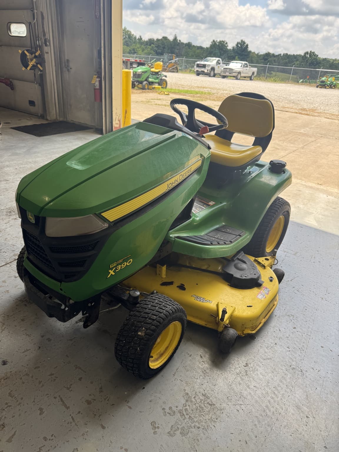 2019 John Deere X390 Image