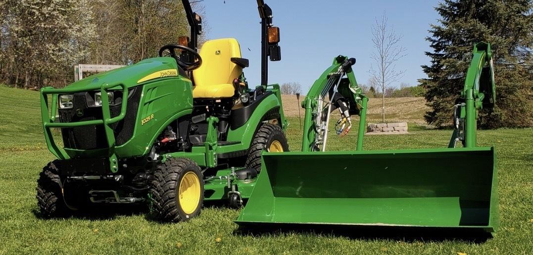 2022 John Deere 1025R Image