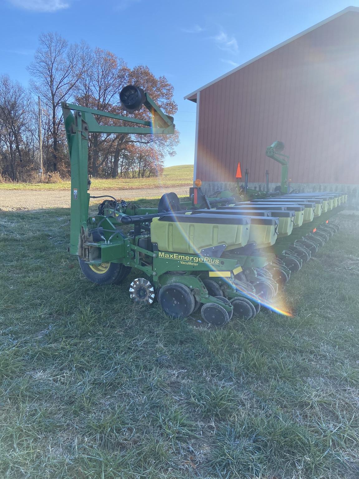 2002 John Deere 1780 Image